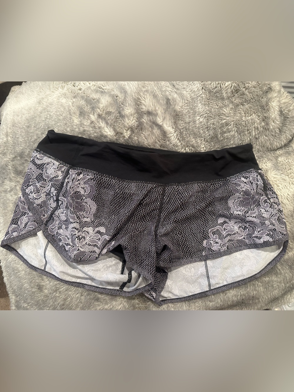 Lululemon speed up shorts 2 inch size 10